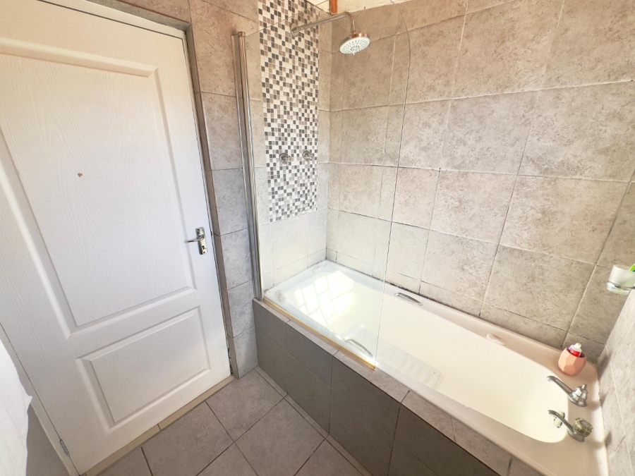 2 Bedroom Property for Sale in Steenberg Western Cape